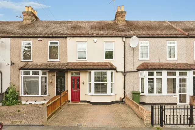 Salisbury Road, Gidea Park, RM2, photo 1