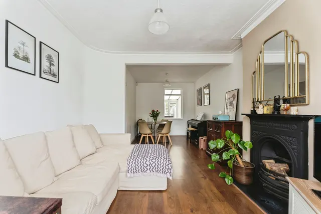 Salisbury Road, Gidea Park, RM2, photo 2