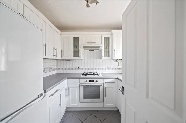 Photo 3 — William Street, Carshalton, Surrey, SM52RB