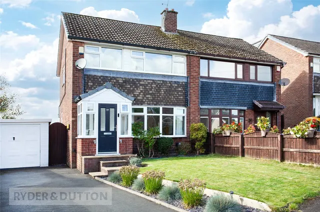 Linkside Avenue, Royton, OL2, photo 1