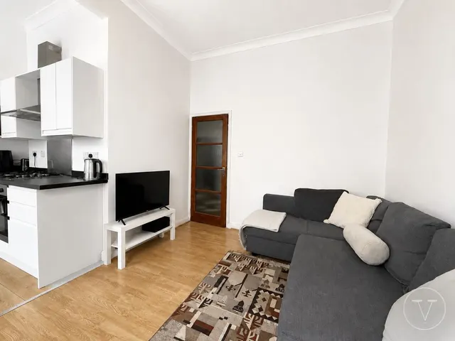 2 bedroom flat — Whitfield Street, London W1T 5EB