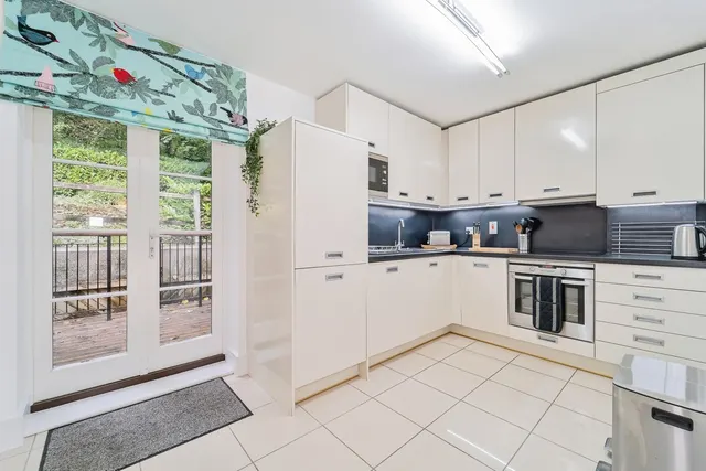 St. Brides Hill, Saundersfoot, SA69, photo 3