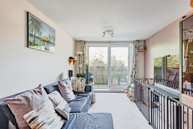 Photo 3 — Commonwealth Drive, Crawley