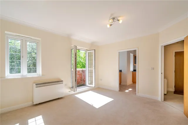 Photo 2 — Coopers Close, Stratford-upon-Avon, Warwickshire, CV37
