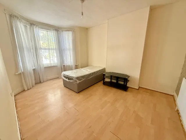 2 bedroom flat, Prince Regent Lane, London, E13