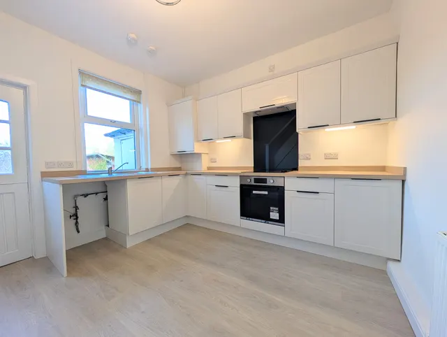 Eaves Knoll Road, New Mills, SK22, photo 2