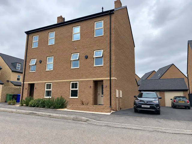 Comley Crescent, Chesterfield, S41, photo 1