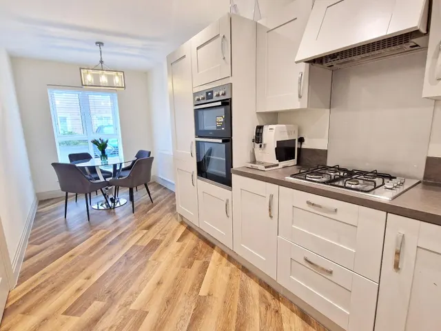 3 bedroom house — Clifton Close, Bicester