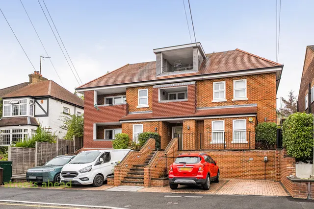 1 bedroom flat, South Drive, Coulsdon, CR5