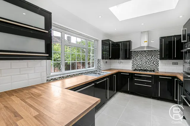 Heath Close, London, W5, photo 2