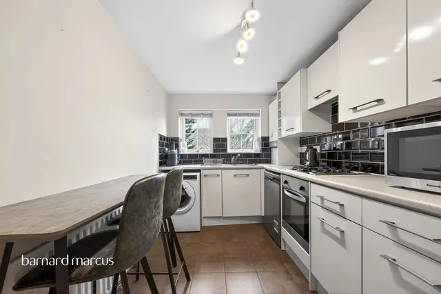 Photo 2 — Birdhurst Road, South Croydon