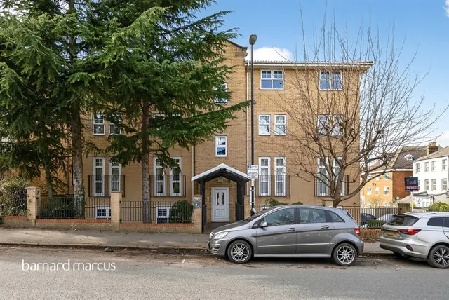 Photo 3 — Birdhurst Road, South Croydon