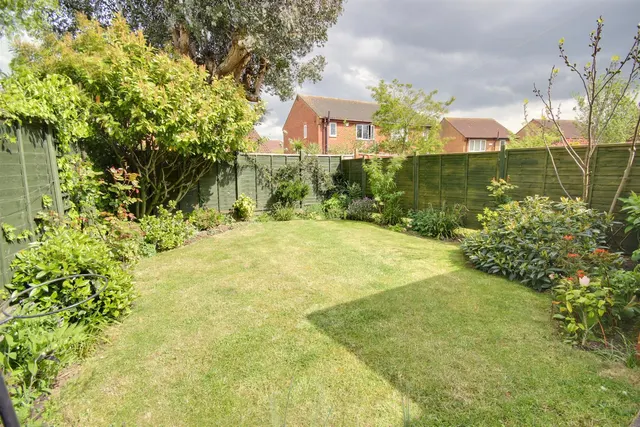 Photo 3 — Pelham Close, Beverley