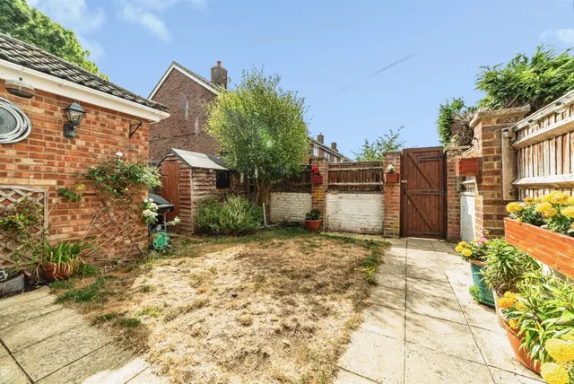 Photo 2 — Portsmouth Crescent, Basingstoke