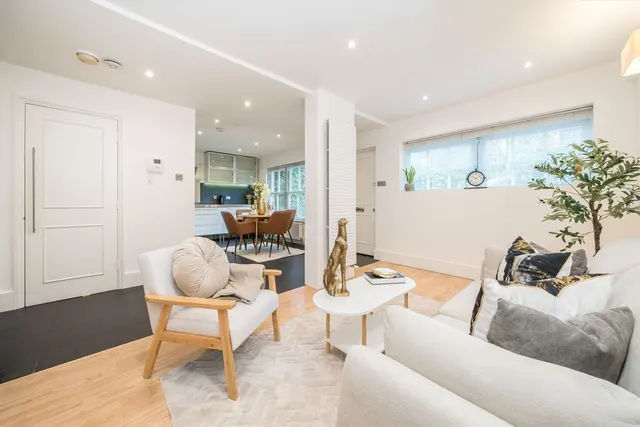 Short Road, W4, photo 2