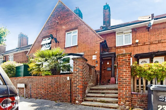 Norton Gardens, Norbury, SW16, photo 2