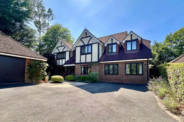Maplewood Gardens, Beaconsfield, HP9, photo 1