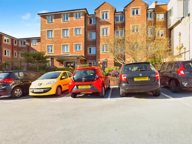 Maxime Court, Sketty, Swansea, SA2, photo 1