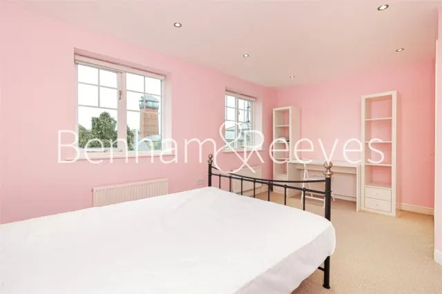 Elizabeth Fry Place, Woolwich, SE18, photo 3