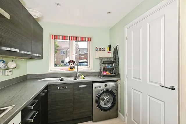 Buttercup Avenue, Minster On Sea, ME12, photo 3