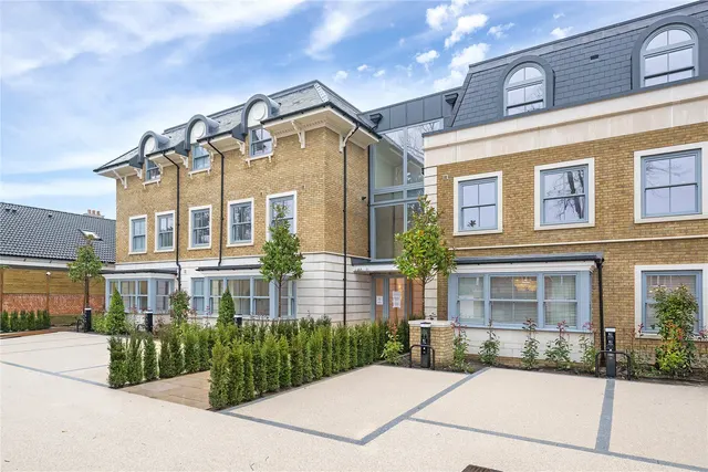 Photo 2 — Shalford Lodge, 157 Kingston Hill, Kingston-Upon-Thames, London, KT2