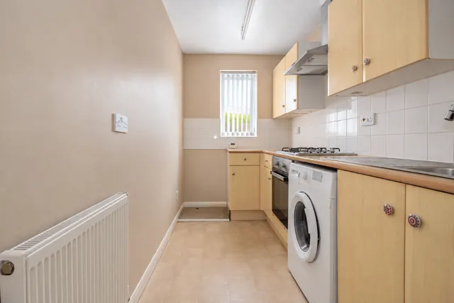 Photo 3 — Spruce Avenue, Waterlooville, PO7 8HR