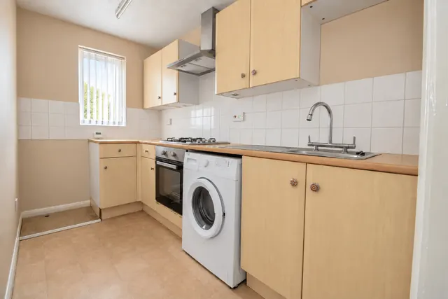 Photo 2 — Spruce Avenue, Waterlooville, PO7 8HR