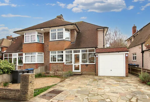 Lime Tree Grove, Croydon, Croydon, CR0 8AU, photo 1