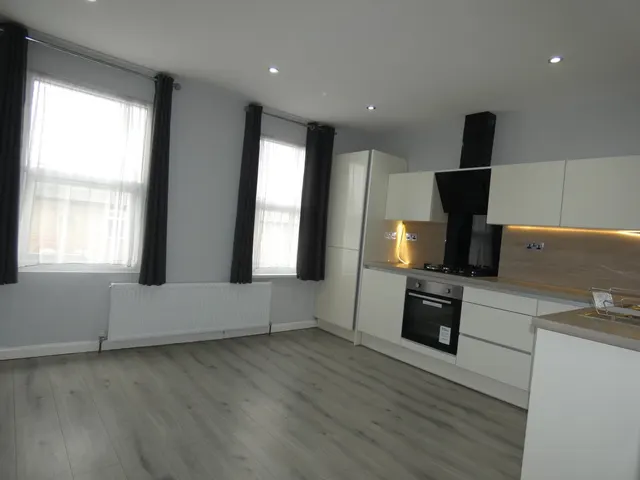 Angel Lane, Hayes, UB3 2QZ, photo 1