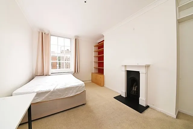 Portpool Lane, London, photo 1