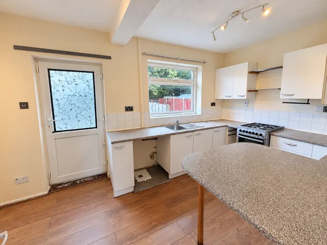 Masters Crescent, Sheffield, S5, photo 3