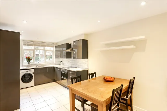Photo 3 — Caistor Road, London, SW12