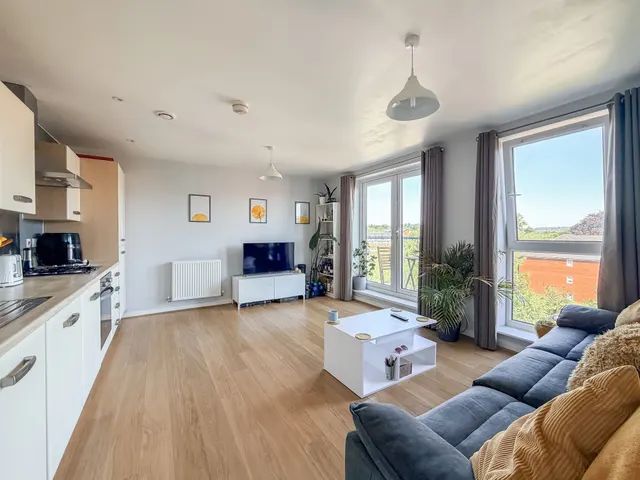 Photo 2 — 112 Mosaic House, Midland Road, Hemel Hempstead