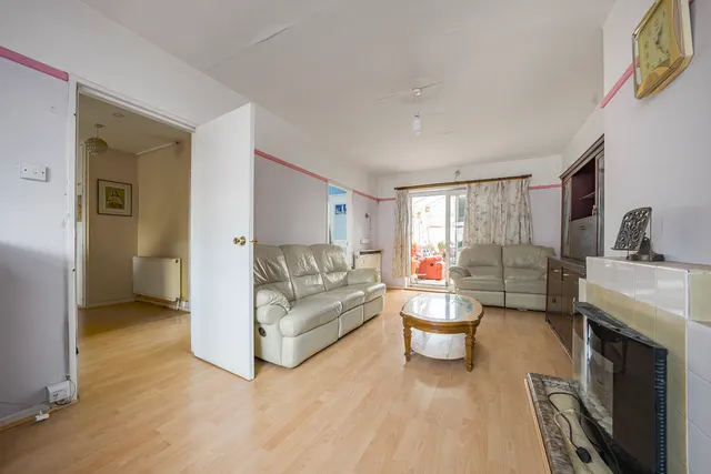 Photo 2 — East Road, West Drayton, UB7
