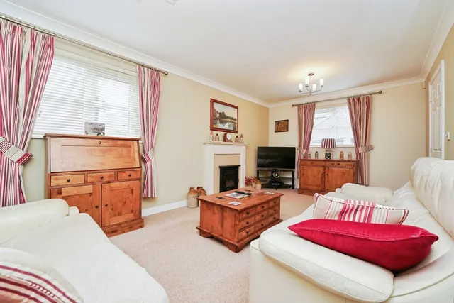 Photo 3 — The Plantation, Hardwicke, Gloucester, Gloucestershire, GL2