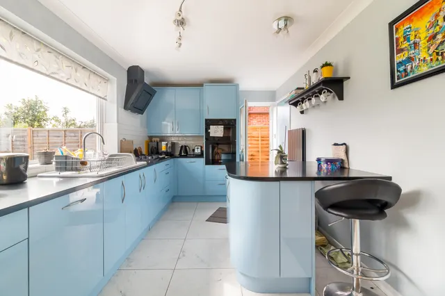 Photo 2 — 142 Northfield Road, Ringwood, Ringwood, BH24 1SU