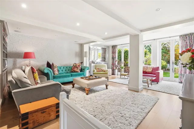 Photo 3 — Thames Street, Hampton, TW12 2DX