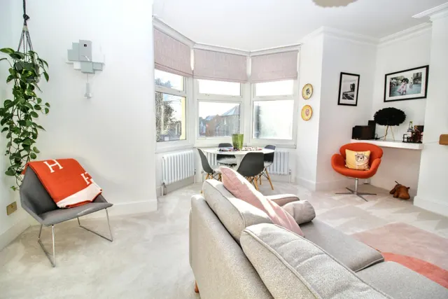 Hermon Hill, London, E11, photo 1