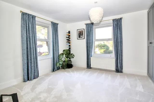 Hermon Hill, London, E11, photo 2