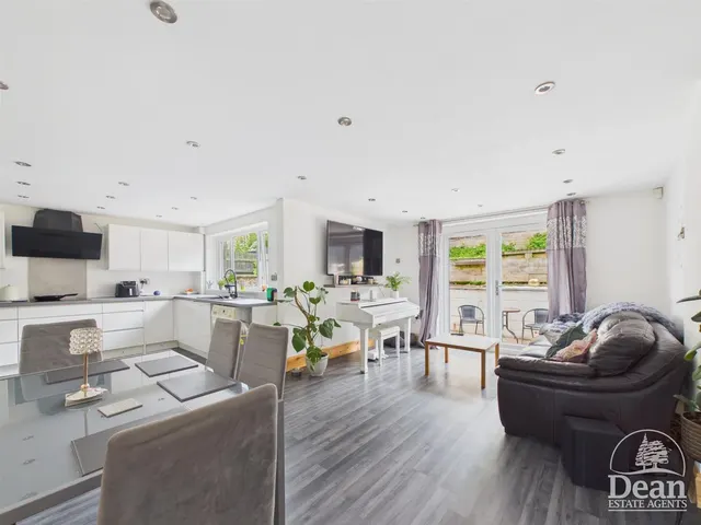 Photo 2 — Woodland Rise, Lydney