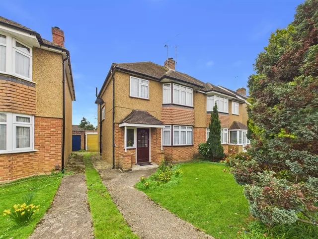Wood Rise, Pinner, HA5 2JD, photo 1