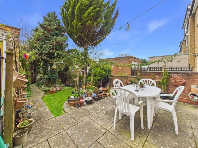 Photo 3 — Wood Rise, Pinner, HA5 2JD