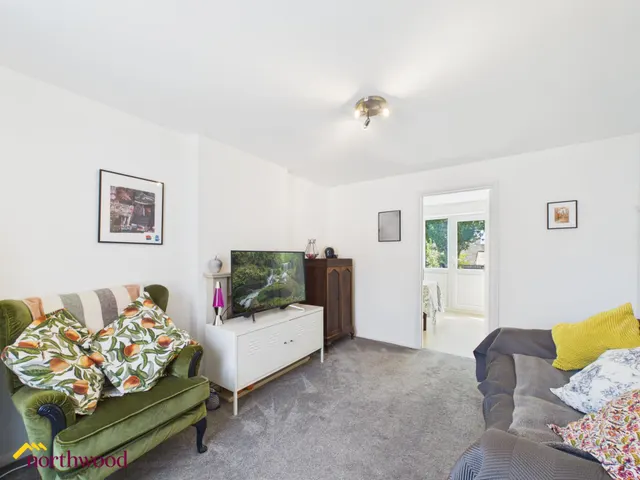 Blenheim Rise, Kings Sutton, OX17, photo 3