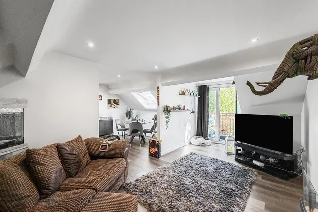 Photo 2 — 186 Hall Lane, Manchester M23 1NB