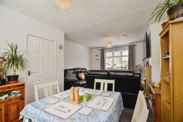 Owton Manor Lane, Hartlepool, TS25, photo 3