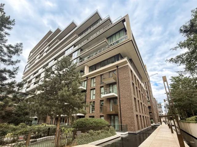 flat, Merino Gardens, Wapping, E1W