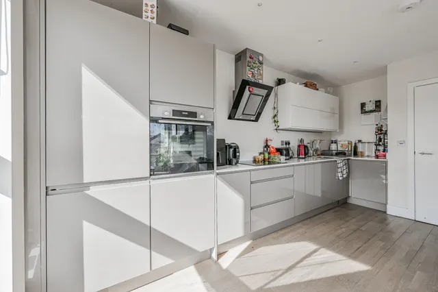 Photo 3 — Flat 8, Century House, London