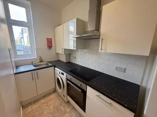 Seven Sisters Road, London, N4, photo 1