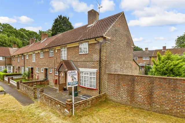 Shaws Road, Northgate, RH10, photo 1