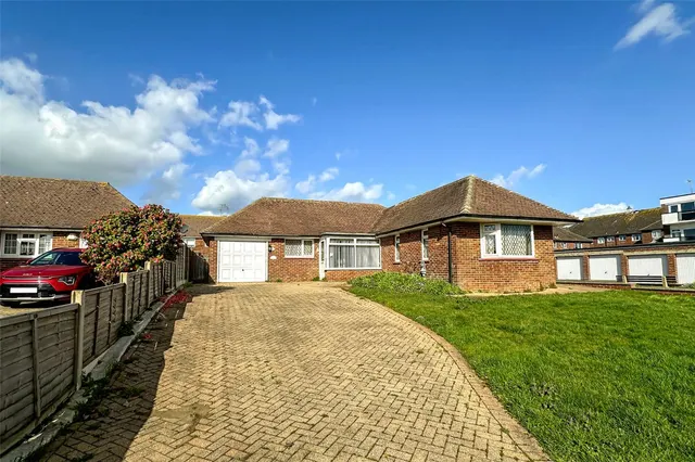 Rustington, Littlehampton, BN16, photo 1
